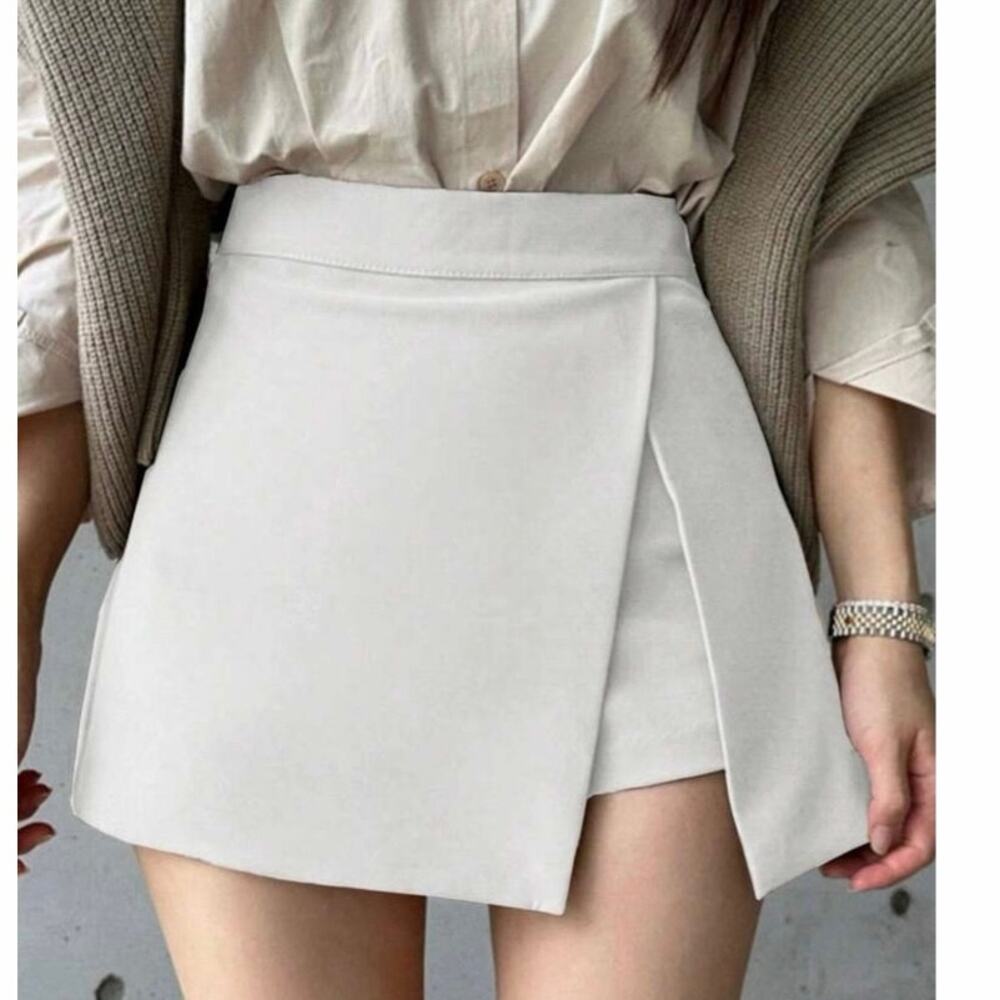 DAZY Solid Slit Hem Skort / Solid Split Hem Skort size large NEW